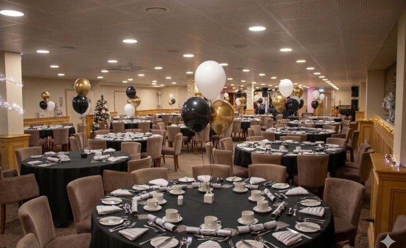7811092bfa232168_The_Magpies_Christmas_Carvery.jpg
