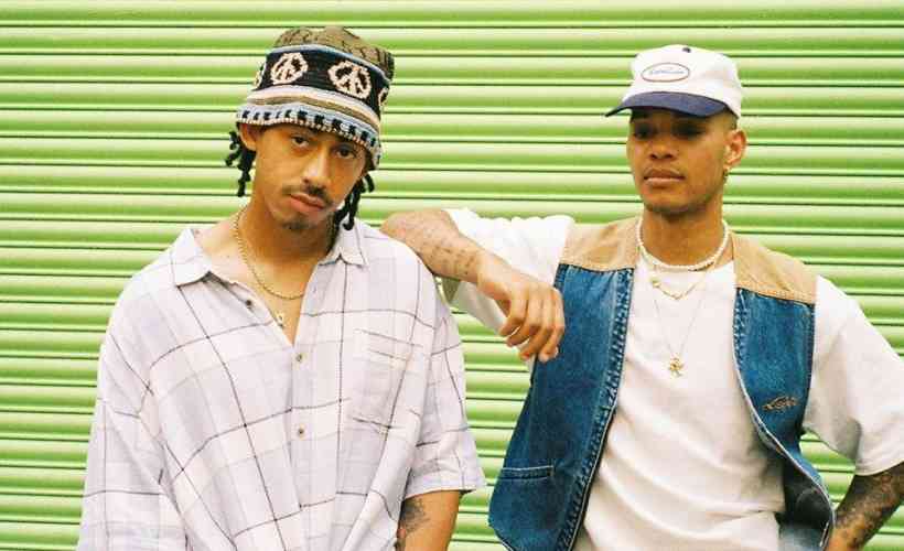 4934c14a665b2a43_Rizzle_Kicks.jpg