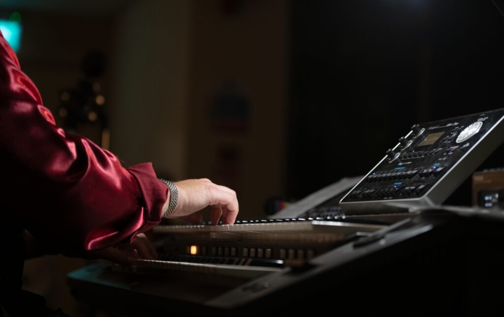 48818481f89fe344_Nottingham_Organ_Society…Chris_Stanbury_(In_the_Ba.jpg
