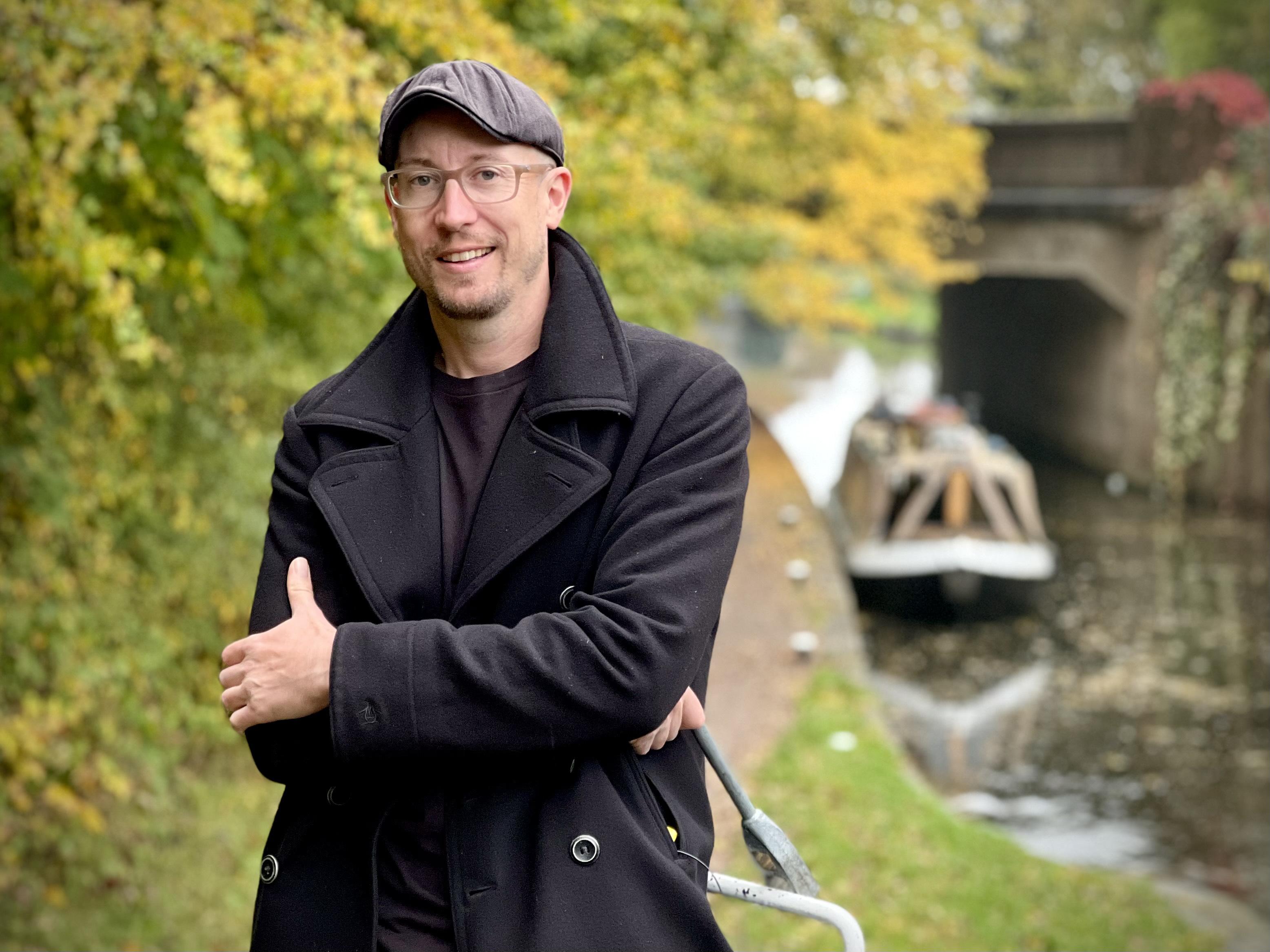 f9b5f72660c92637_Robbie_Cumming_-_Canal_Boat_Stories.jpg
