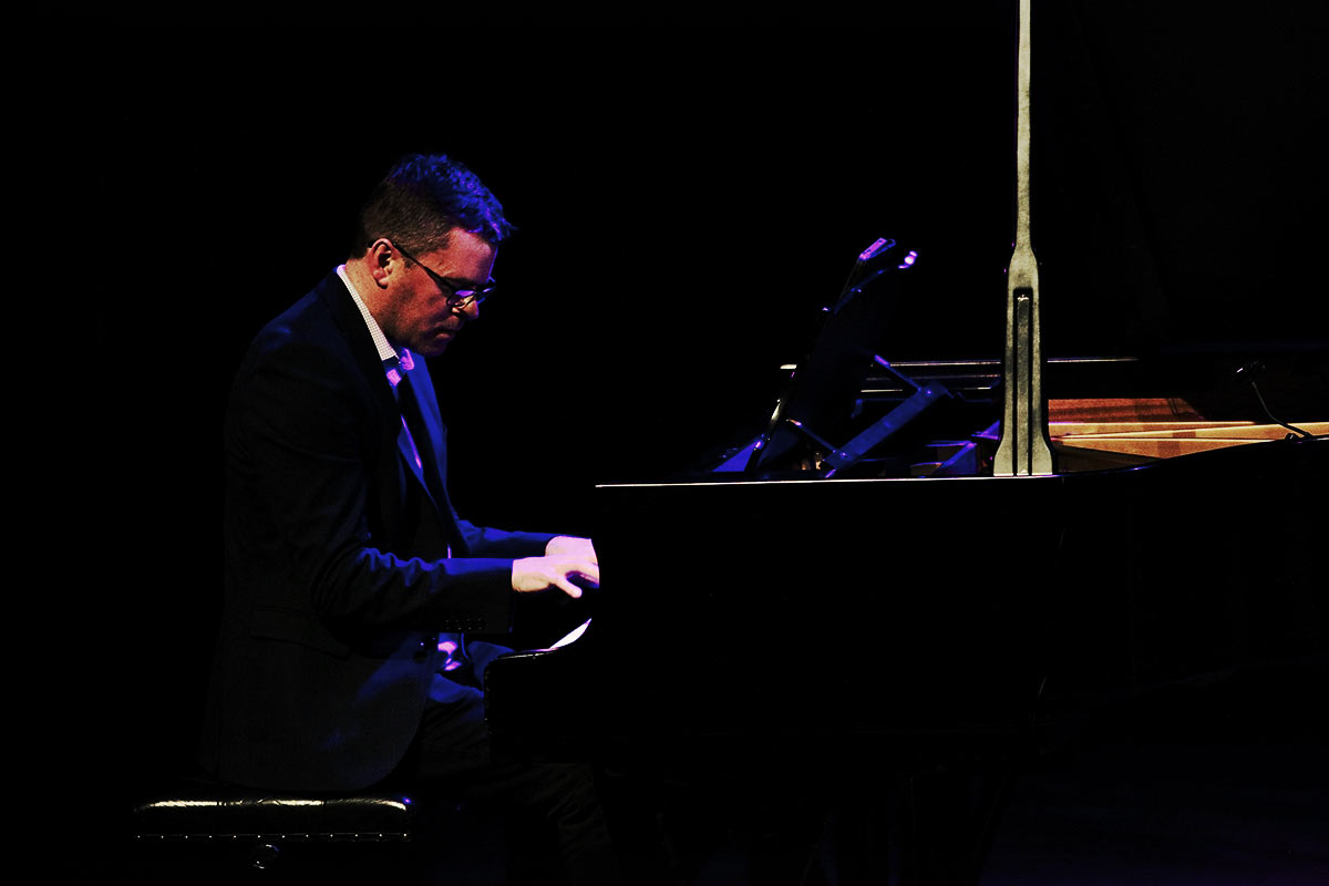 c734e940b226b78d_Dean_Stockdale_Quartet_plays_Oscar_Peterson,_and_m.jpg