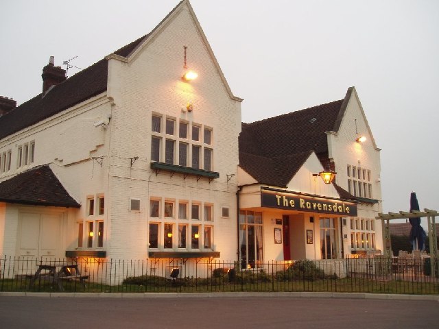 Ravensdale_Public_House,_Mansfield_-_geograph.org.uk_-_116106-114358.jpg