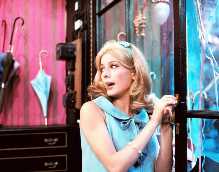 967145b76c23935d_The_Umbrellas_of_Cherbourg_(pg)_92m.jpg