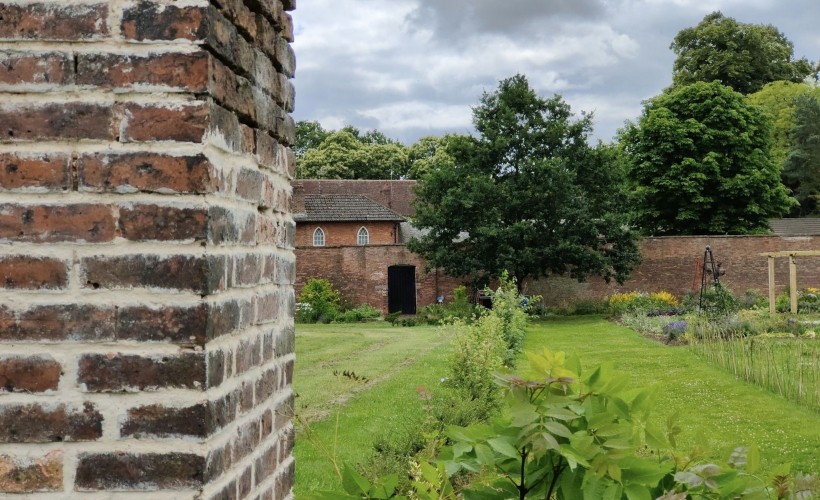 603094e840813d24_Secret_Walled_Garden_Tours.jpg