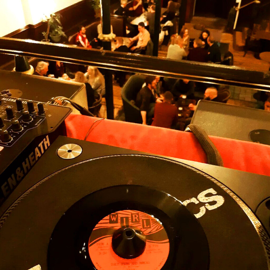 4a4fa345df825d94_Live_Dj_Social_–_Hemulen_Soundz.jpg (10)